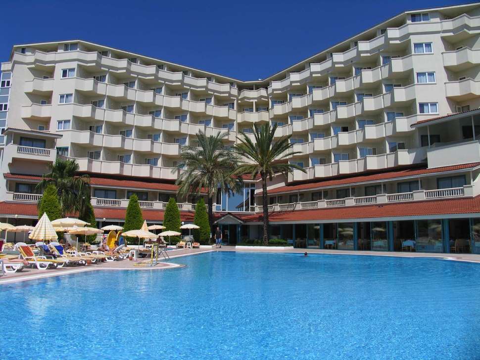 Een foto van het zwembad bij Febeach Hotel Side