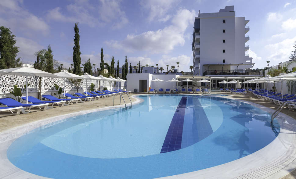 Ein Foto vom Pool im Gaia Sun N Blue Hotel