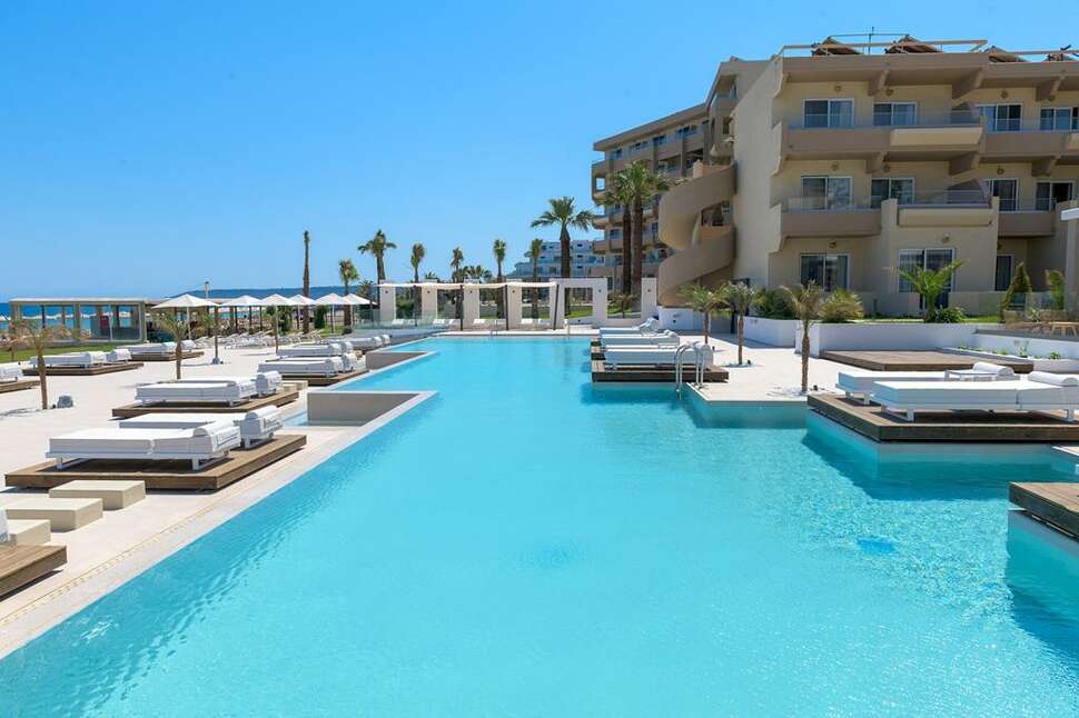 Een foto van het zwembad bij Sun Beach Resort