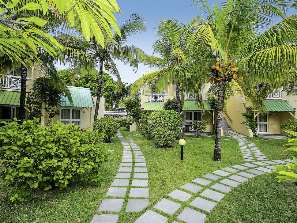 Een foto van de buitenkant van Silver Beach Hotel
