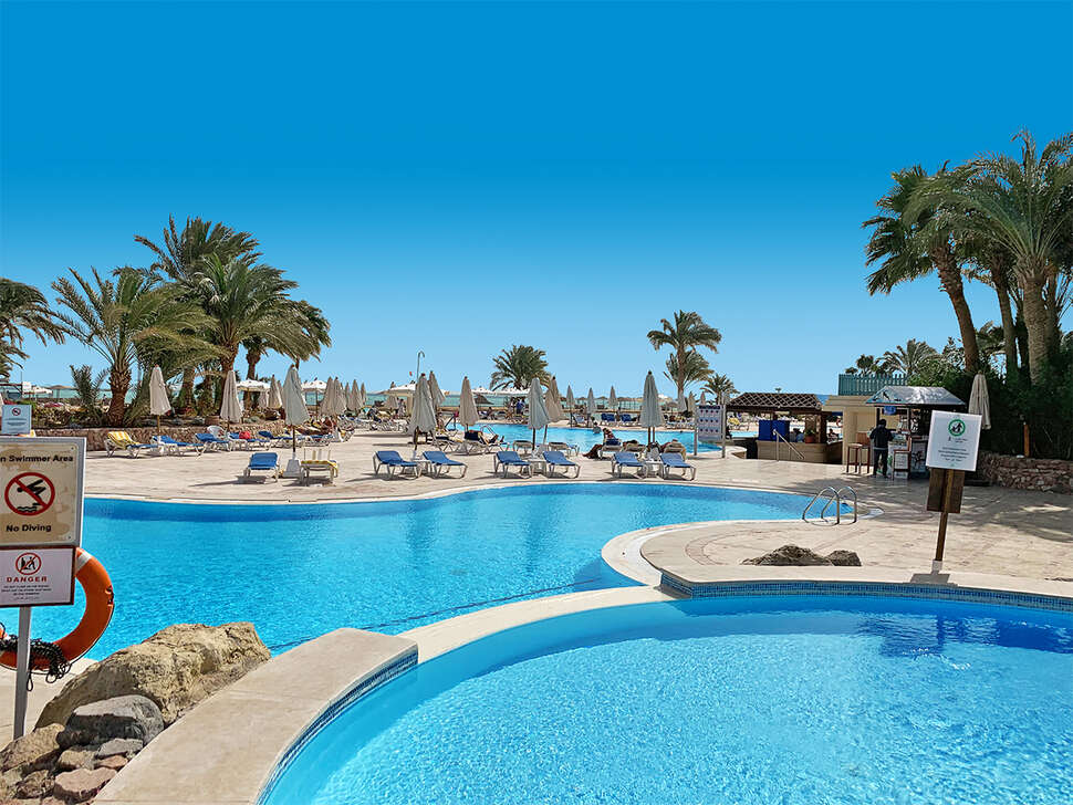 Een foto van het zwembad bij Mövenpick Resort & Spa El Gouna