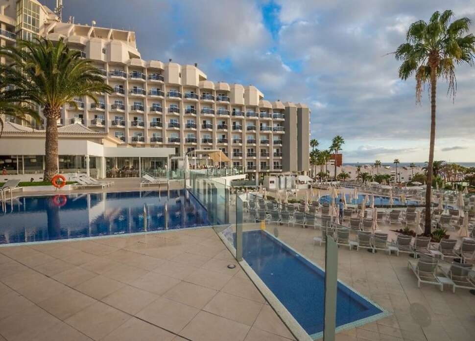 Een foto van het zwembad bij Hovima Costa Adeje