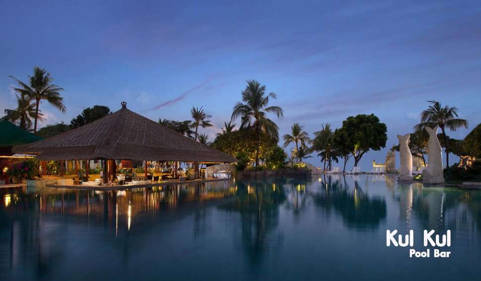 Een foto van het zwembad bij Discovery Kartika Plaza Hotel