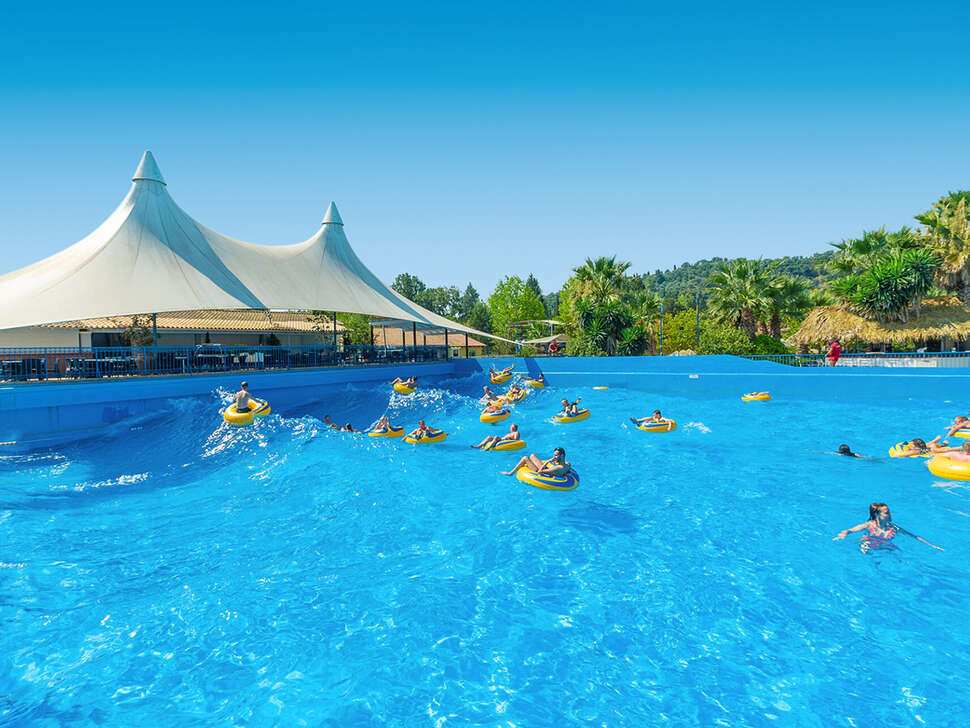 Een foto van het zwembad bij Aqualand Resort