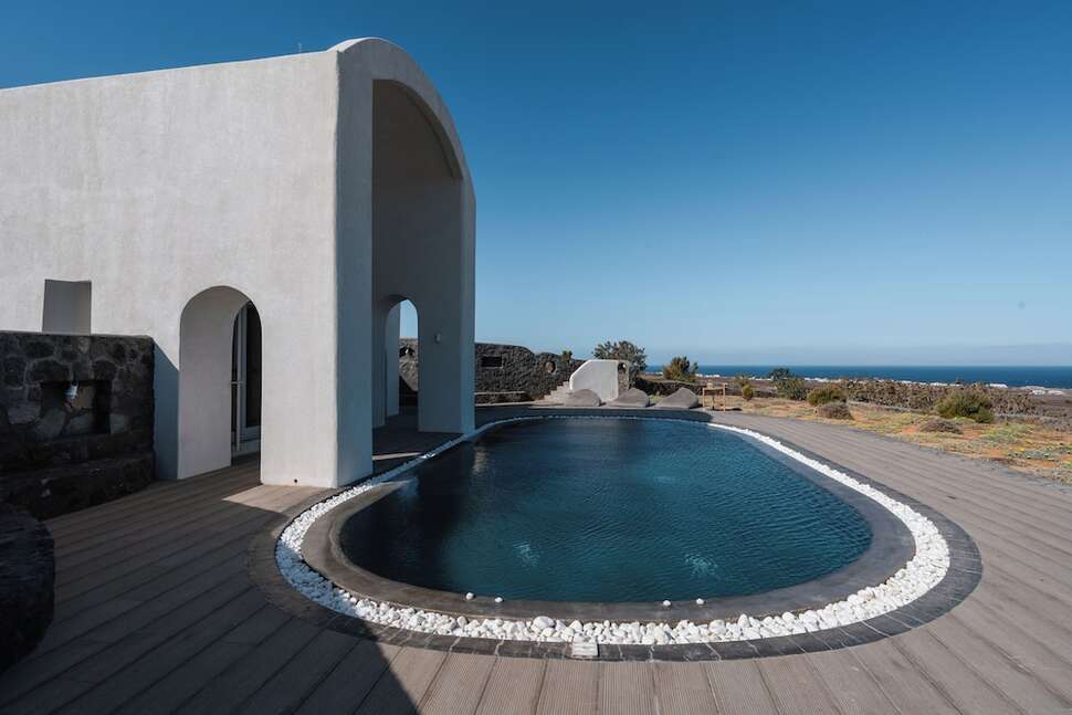 Een foto van Danae Suites Santorini