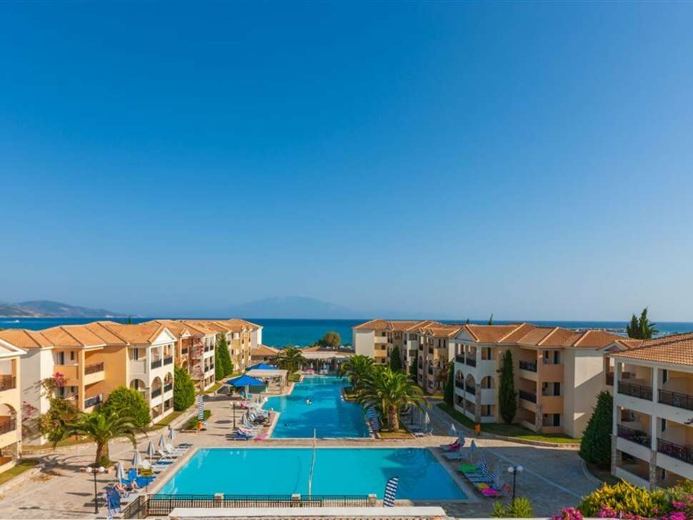 Een foto van het zwembad bij Alykanas Village Resort