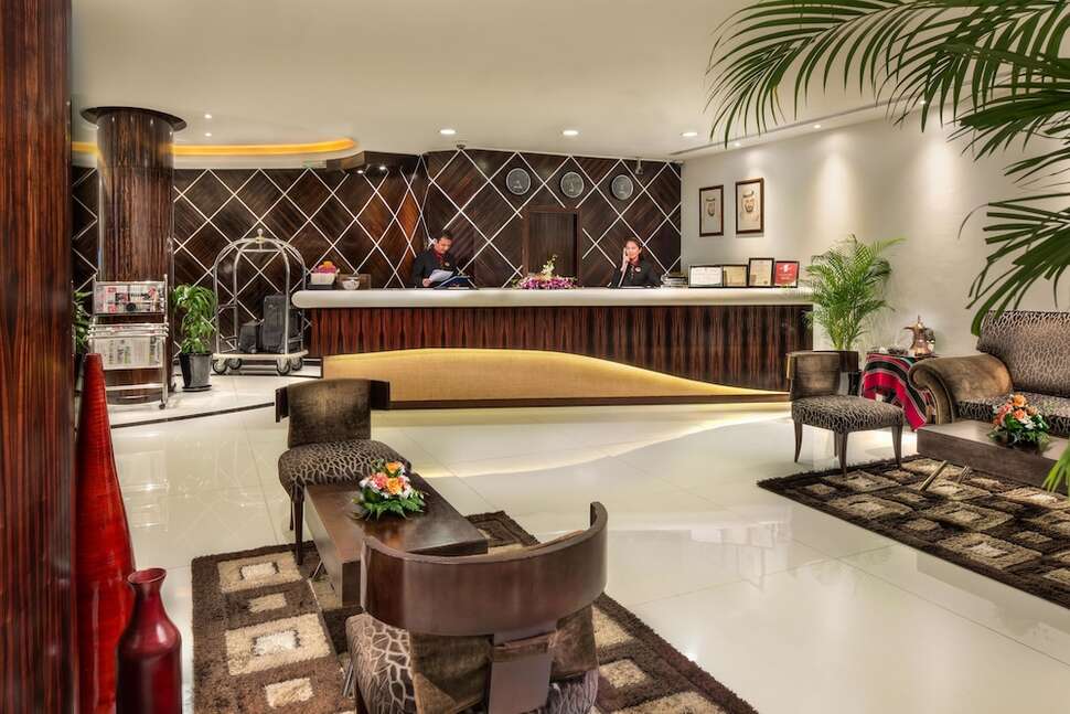 Een foto van het interieur van Savoy Suites