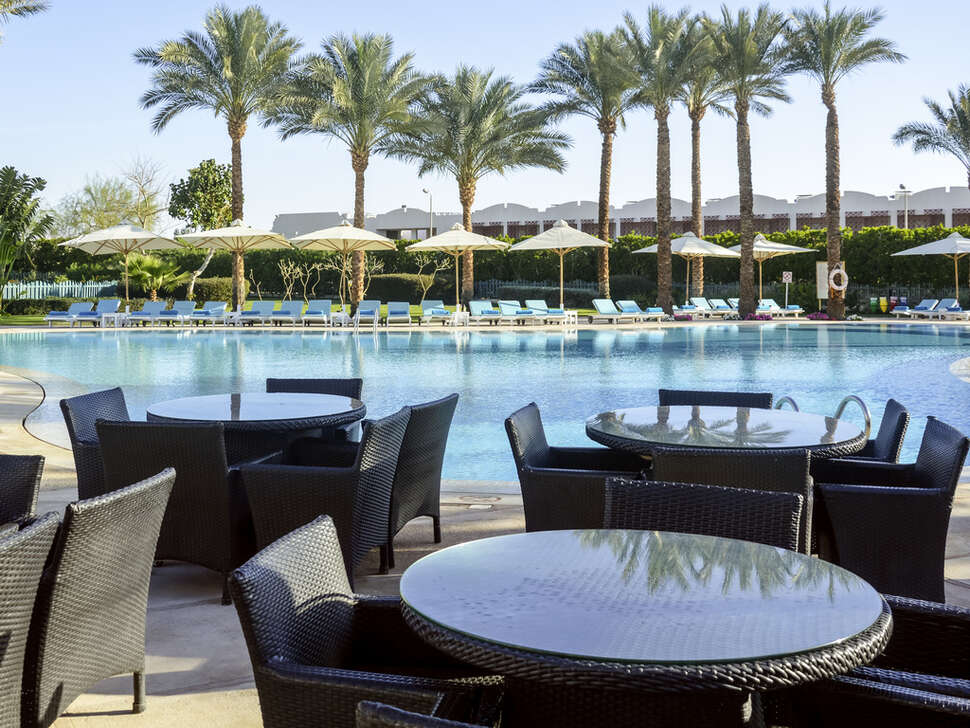 Ein Foto von der Terrasse im Novotel Sharm El Sheikh Palm