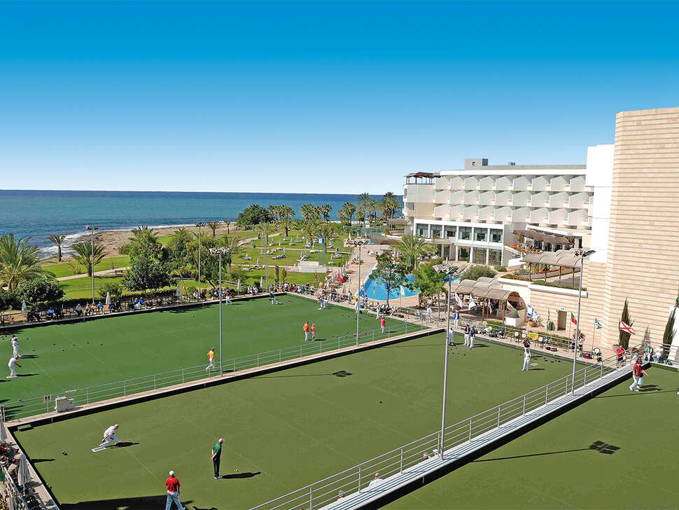 Een foto van de faciliteiten bij Constantinou Bros Athena Beach Hotel
