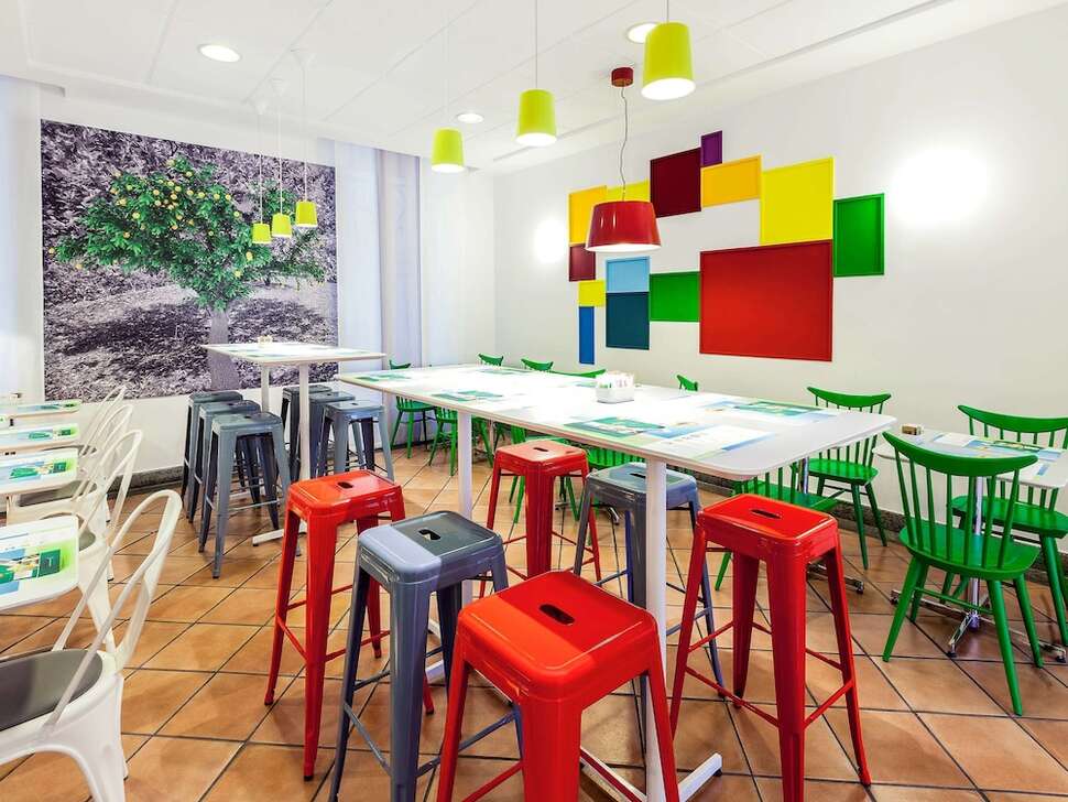 Ein Foto Ibis Styles Napoli Garibaldi