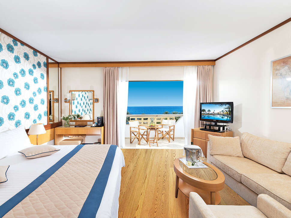 Een foto van Constantinou Bros Athena Royal Beach Hotel