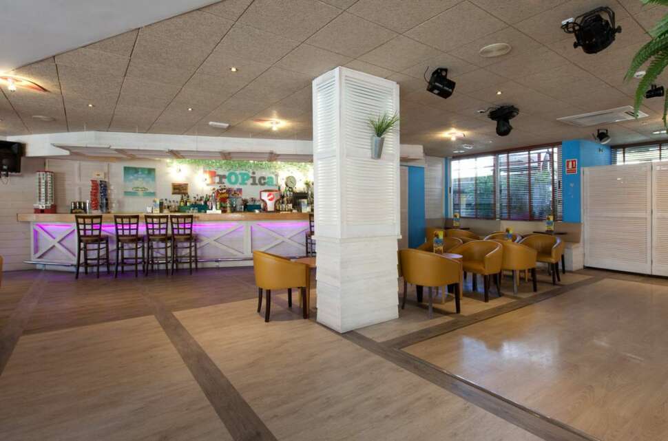 Een foto van Ambassador Playa II