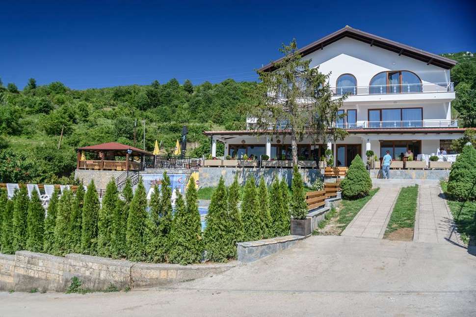 Een foto van de buitenkant van Villa Sveti Stefan