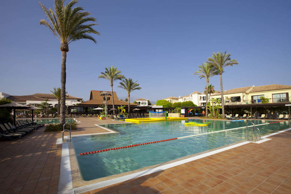 Ein Foto vom Pool im Impressive Playa Granada Golf