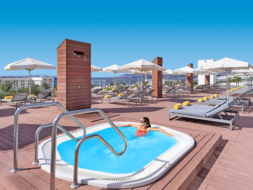 Een foto van het terras bij Appartementen Fariones