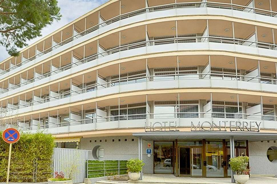 Een foto van de buitenkant van Hotel Monterrey