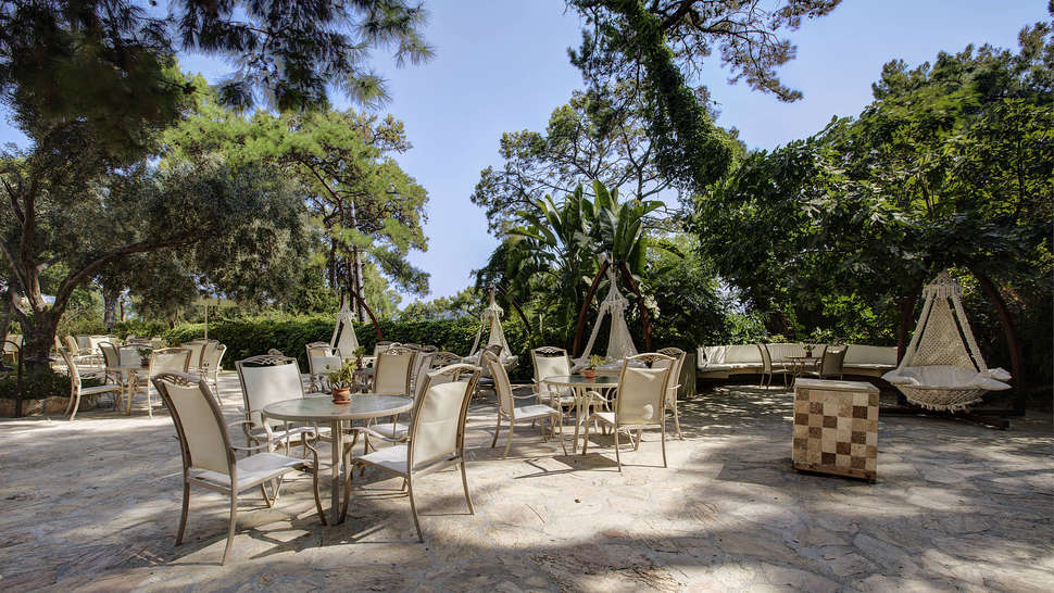Een foto van het terras bij TUI Magic Life Sarigerme