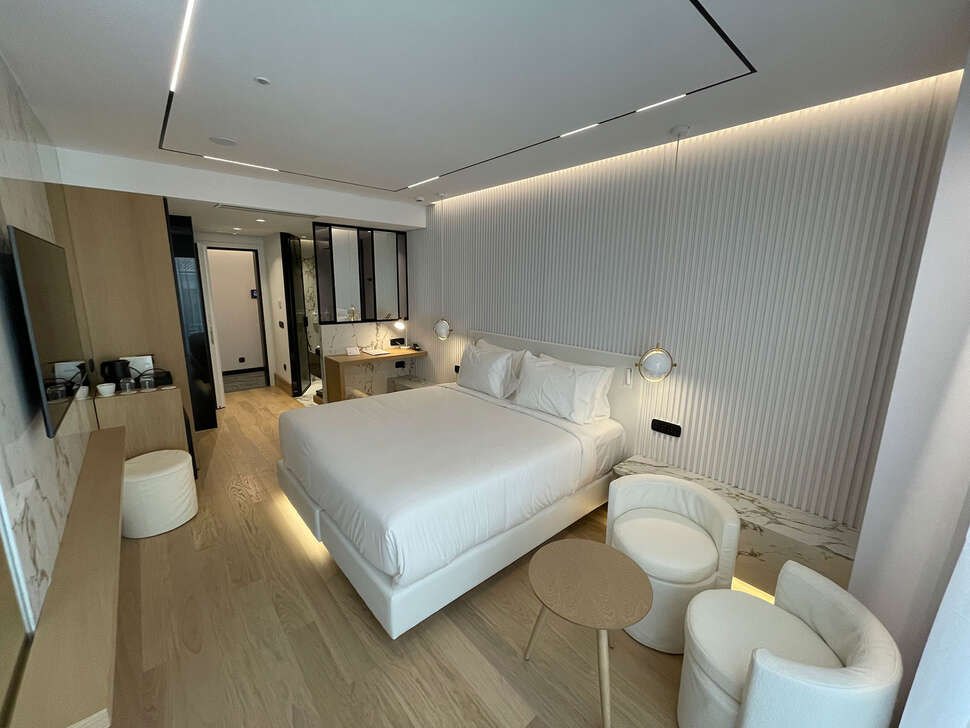 Ein Foto Ethereal White Resort