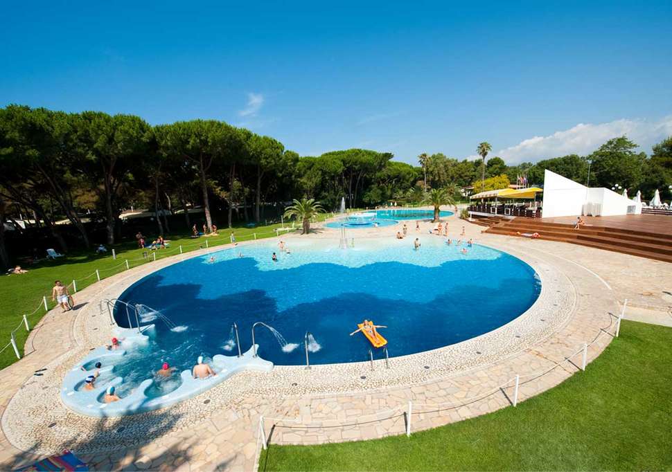 Een foto van het zwembad bij Camping Villaggio Baia Domizia