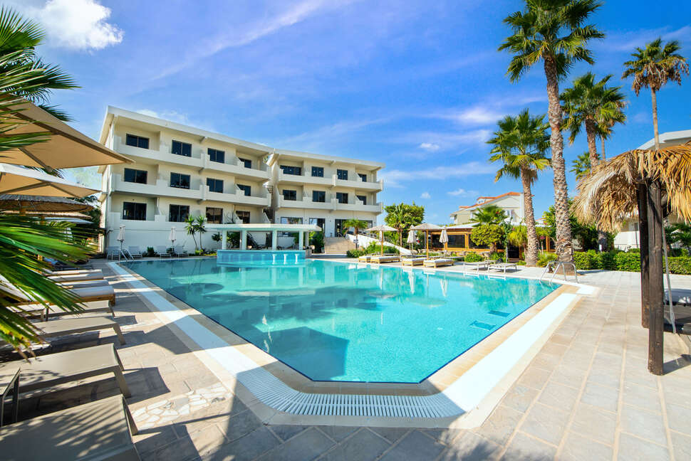 Een foto van het zwembad bij Ixia Dream Beachfront Hotel