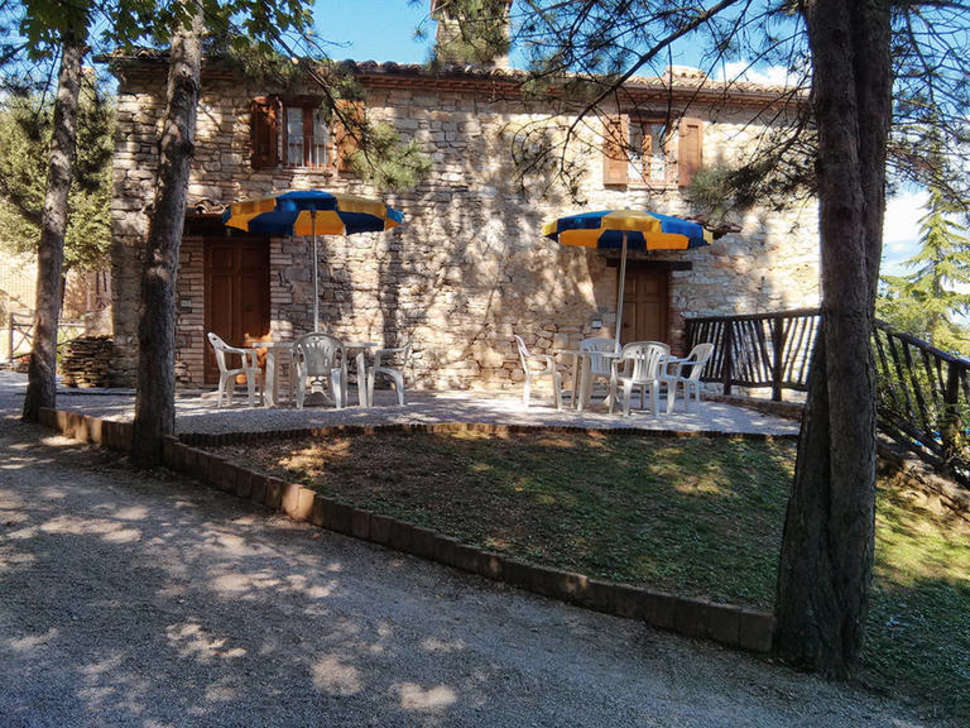 Een foto van de buitenkant van Agrituristica Monte Acuto