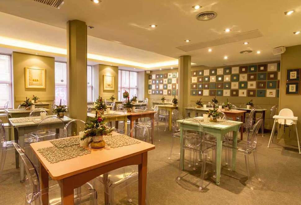 Ein Foto Hotel Moderno
