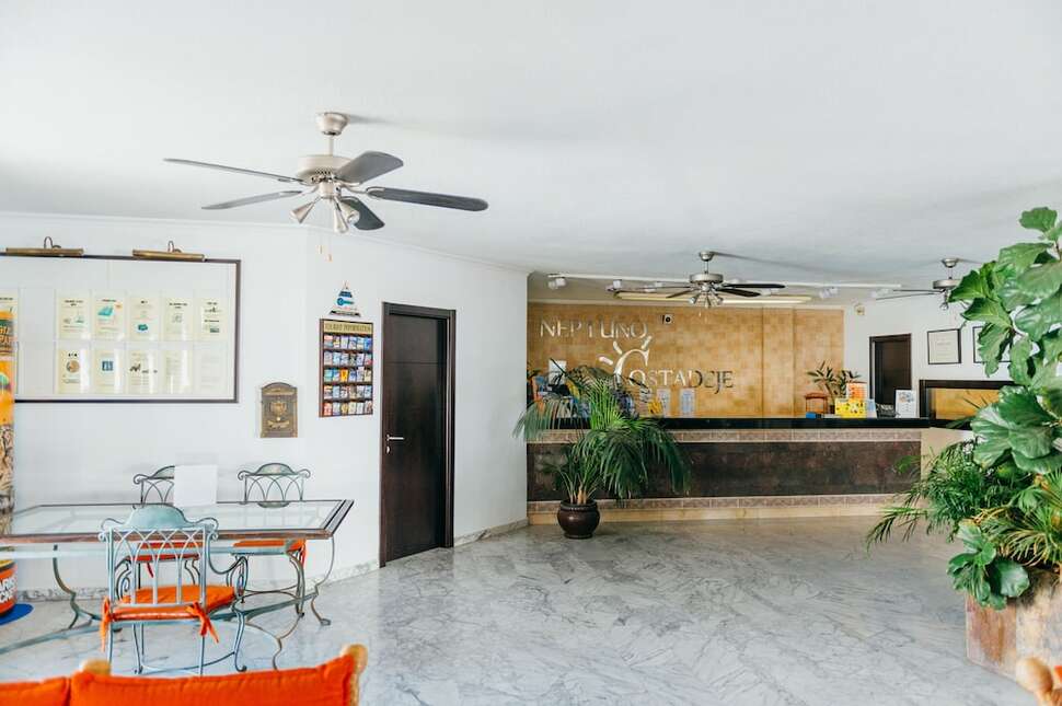 Een foto van het interieur van Aparthotel Neptuno