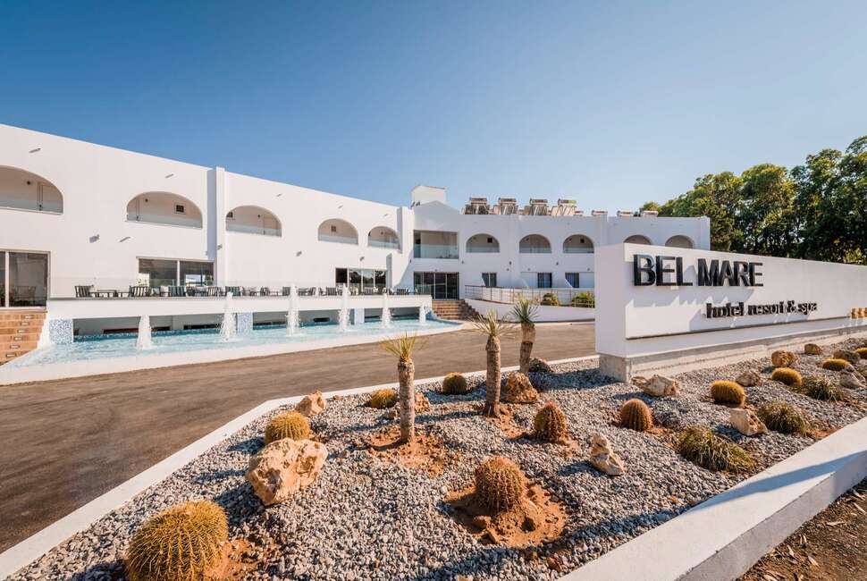 Een foto van de buitenkant van Belmare Hotel