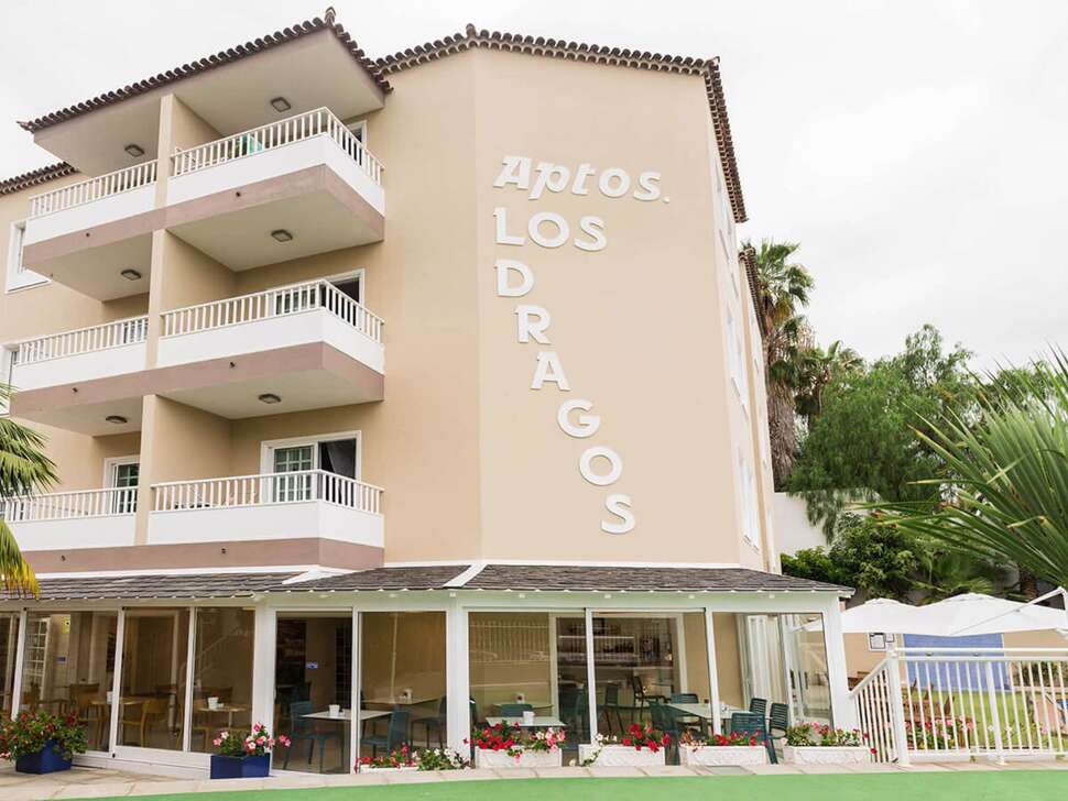 Een foto van de buitenkant van Aparthotel Dragos del Norte