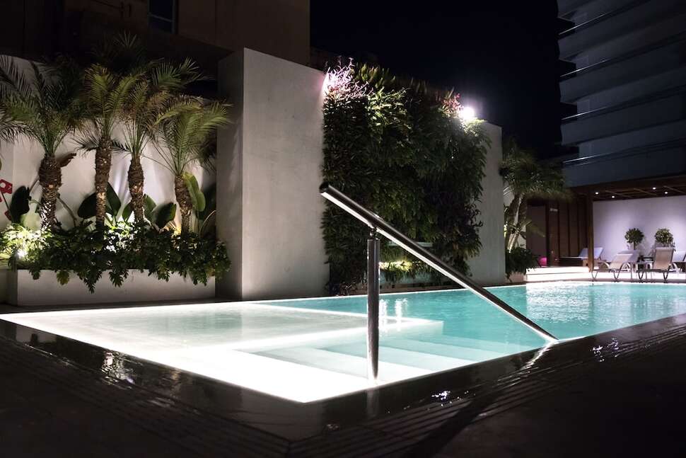 Ein Foto vom Pool im Manousos City Hotel