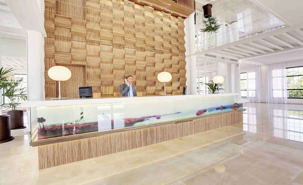 Een foto van het interieur van Grupotel Mar de Menorca