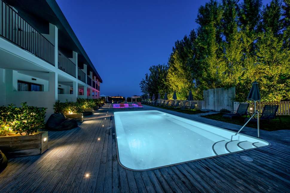 Een foto van het zwembad bij Aqua Bay Hotel