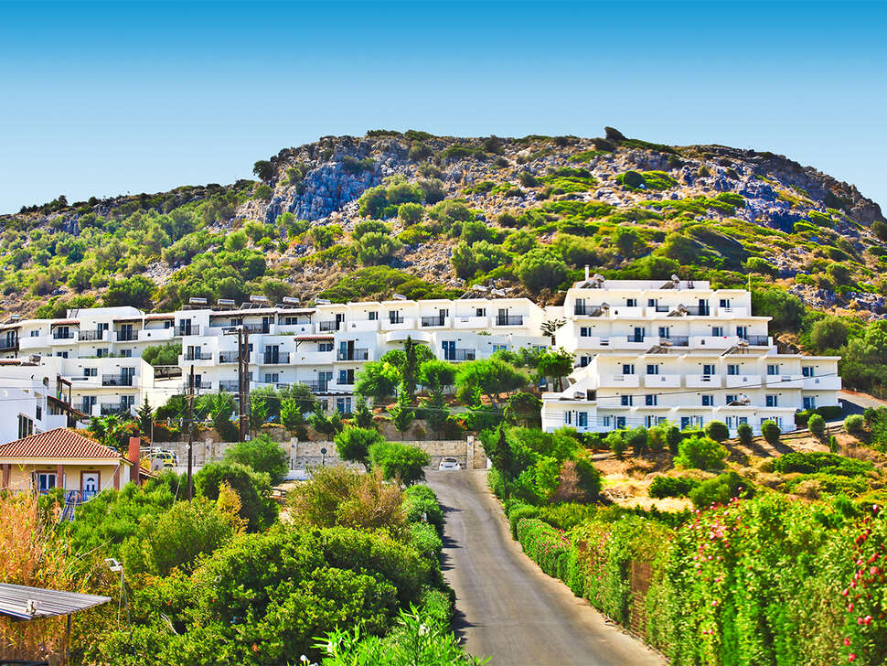 Een foto van de buitenkant van Semiramis Village Hotel