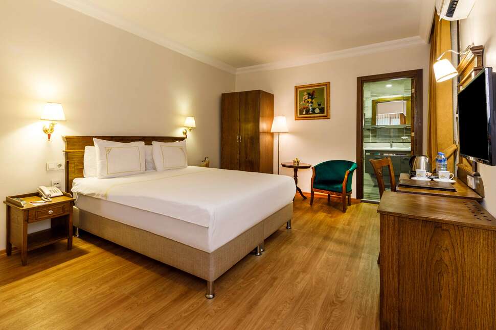 Ein Foto Golden Crown Hotel