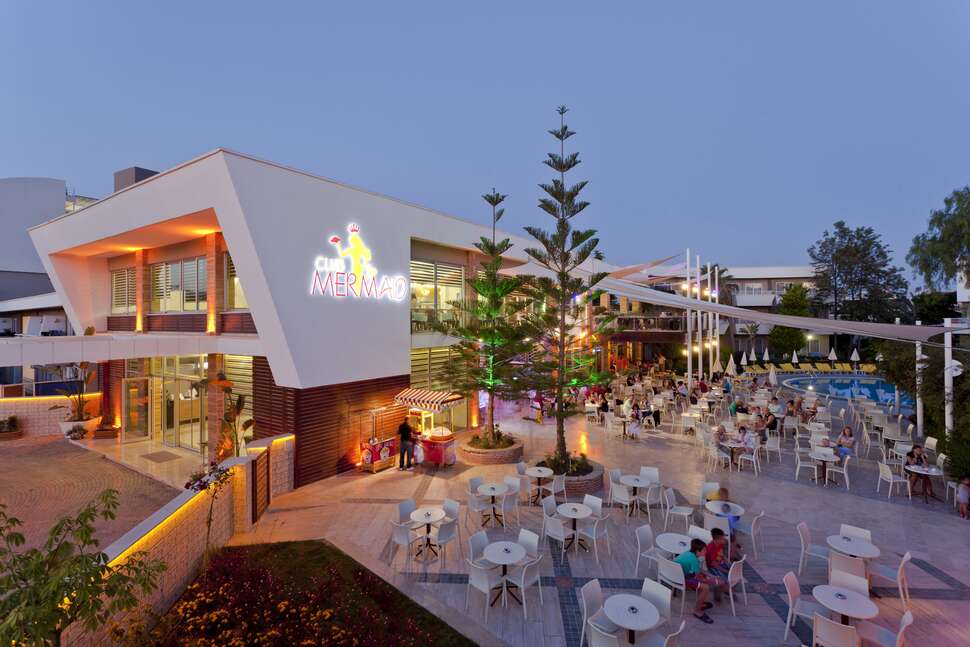 Ein Foto von der Terrasse im Club Mermaid Village