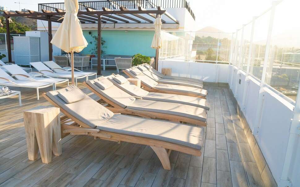 Een foto van het terras bij Hotel Coral Ocean View