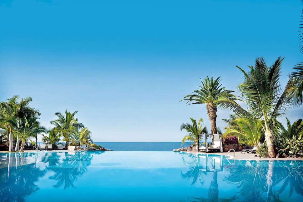 Een foto van het zwembad bij Roca Nivaria Gran Hotel
