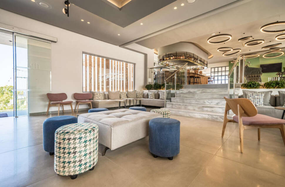 Een foto van het interieur van Harmony Crest Resort & Spa