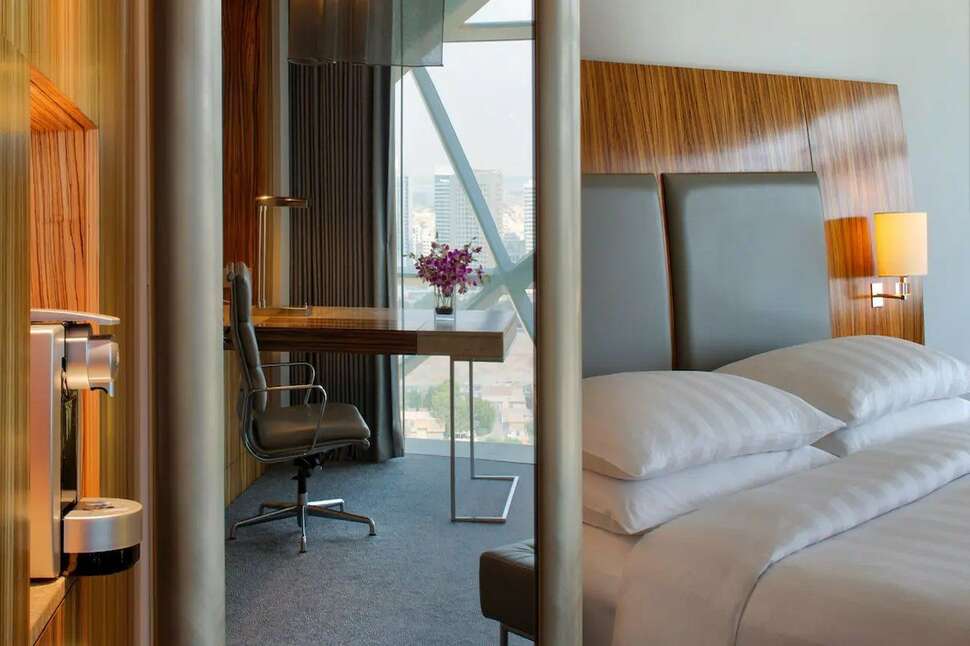 Ein Foto Andaz Capital Gate by Hyatt