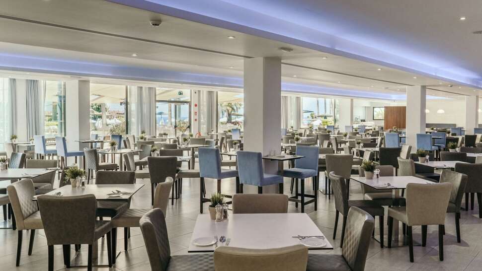 Een foto van de faciliteiten bij St. George Hotel Spa & Beach Resort
