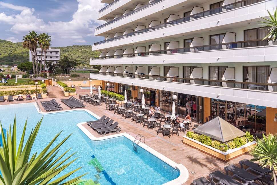Een foto van het zwembad bij Hotel Tropic Park