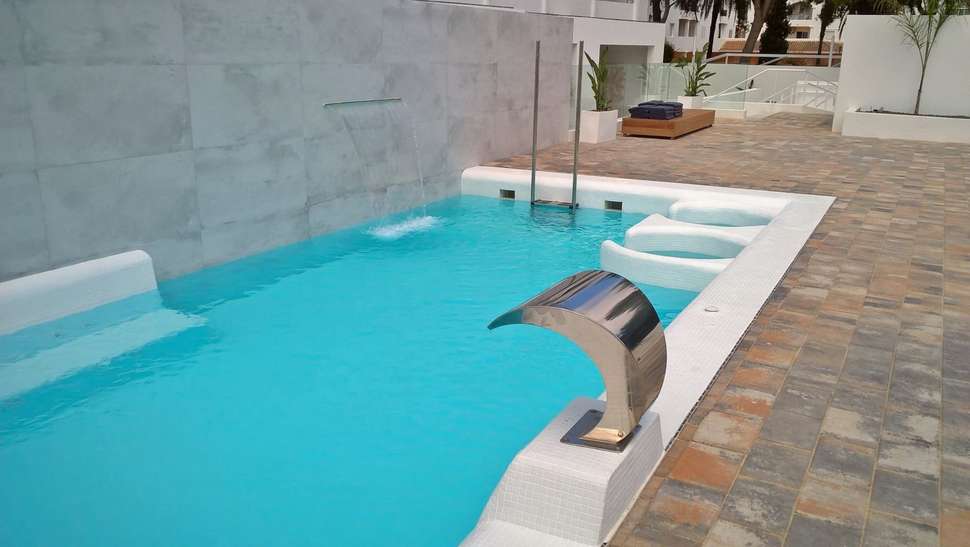 Een foto van het zwembad bij Anfora Ibiza Hotel