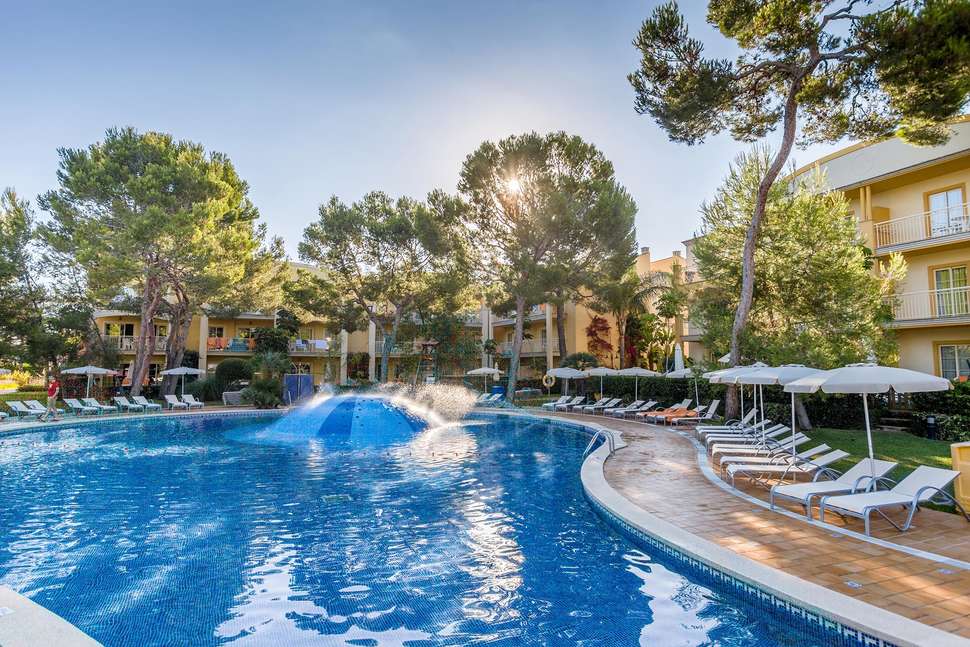 Ein Foto vom Pool im Hotel Zafiro Tropic