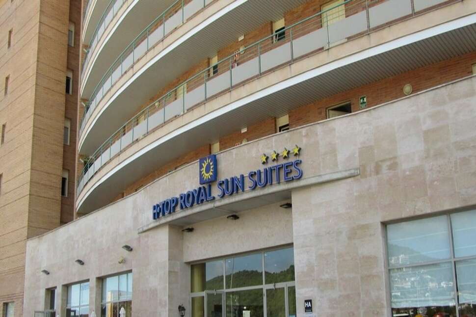 Een foto van de buitenkant van H-Top Royal Sun Suites