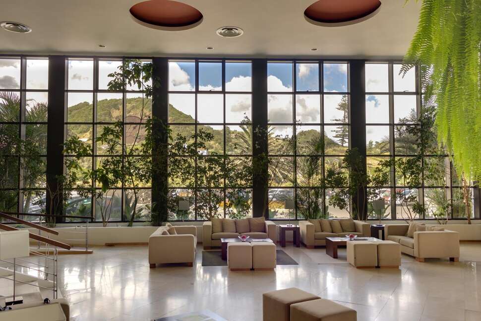 Een foto van het interieur van Caloura Hotel Resort