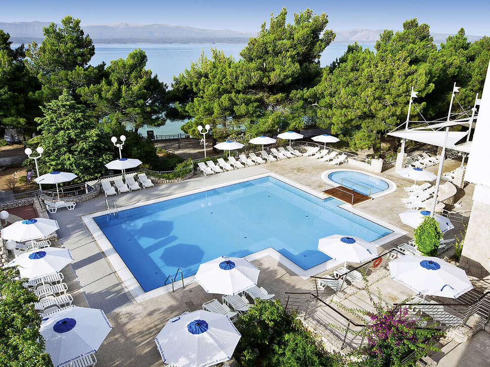Een foto van het zwembad bij Bluesun Hotel Borak