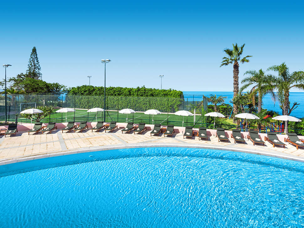 Een foto van het zwembad bij Pestana Royal All Inclusive