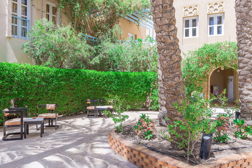 Ein Foto von der Terrasse im Captain's Inn Hotel