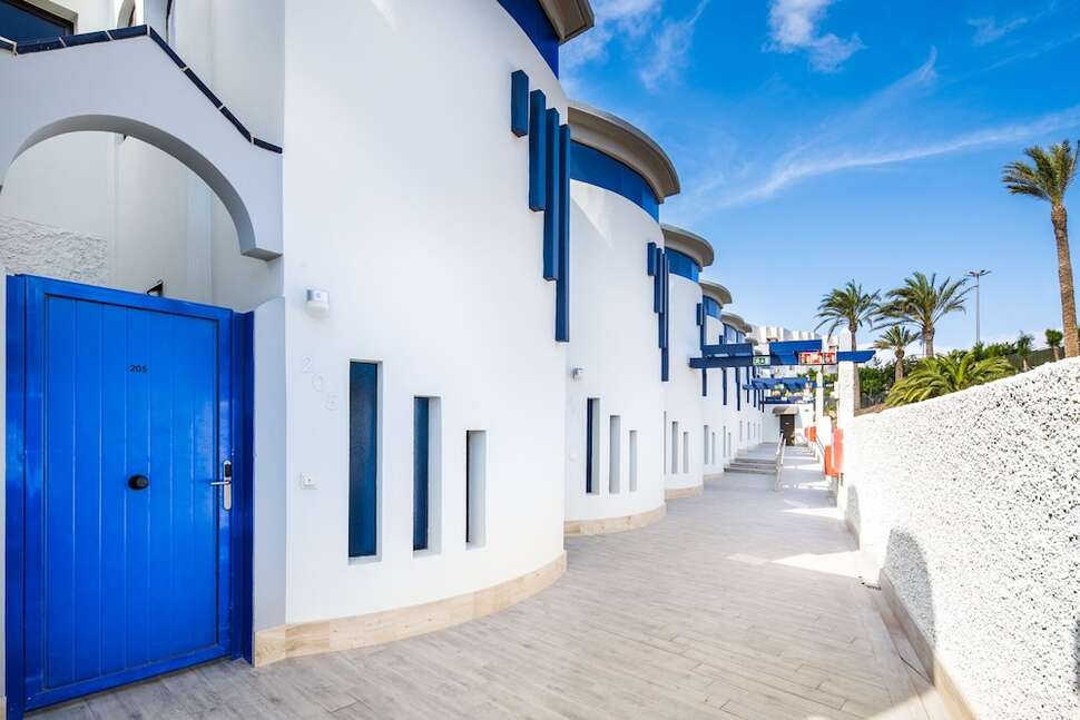 Een foto van de buitenkant van Appartementen Livvo Garden & Sea Boutique Lodging