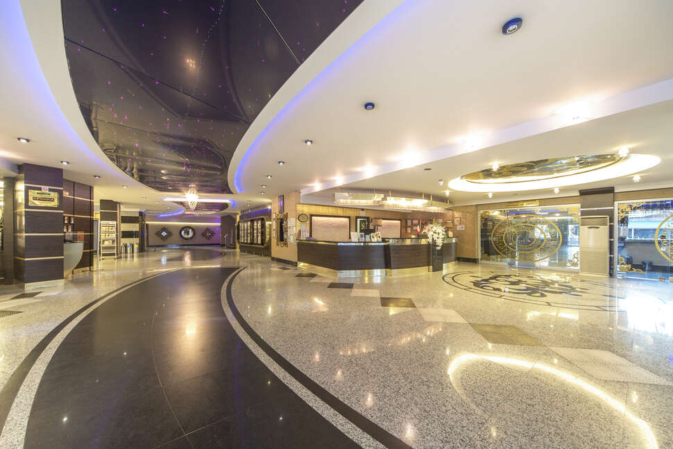 Een foto van het interieur van Doganay Beach Club